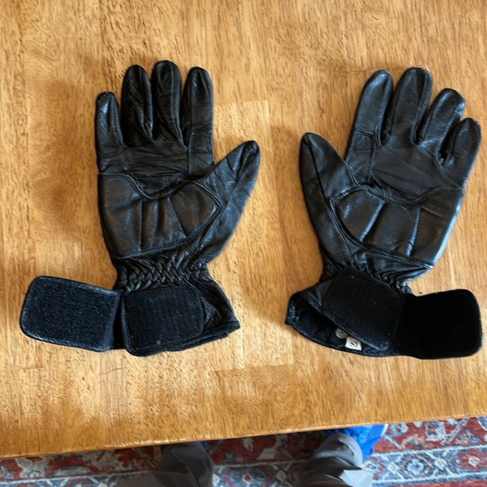 Black Men's Gloves - Picture 3 of 10